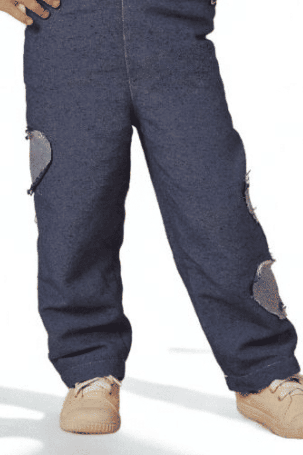 Jardineira jeans com corações laterais Jardineira jeans com corações laterais