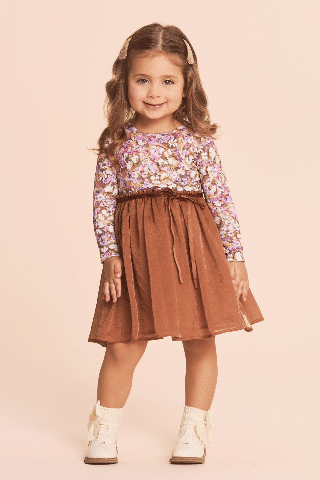 Vestido com estampa floral e saia de organza marrom