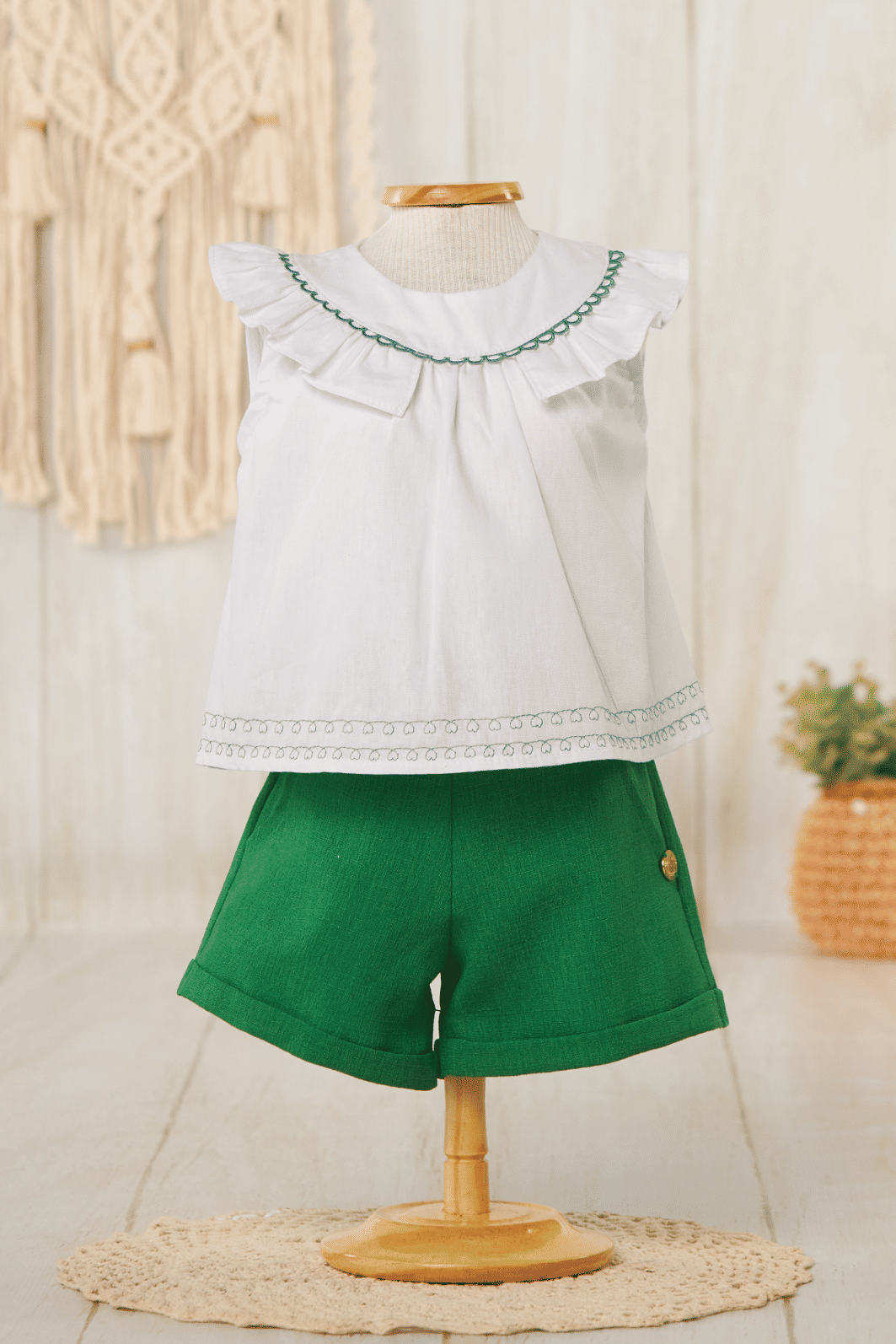 Conjunto blusa com barra bordada e short verde Conjunto blusa com barra bordada e short verde