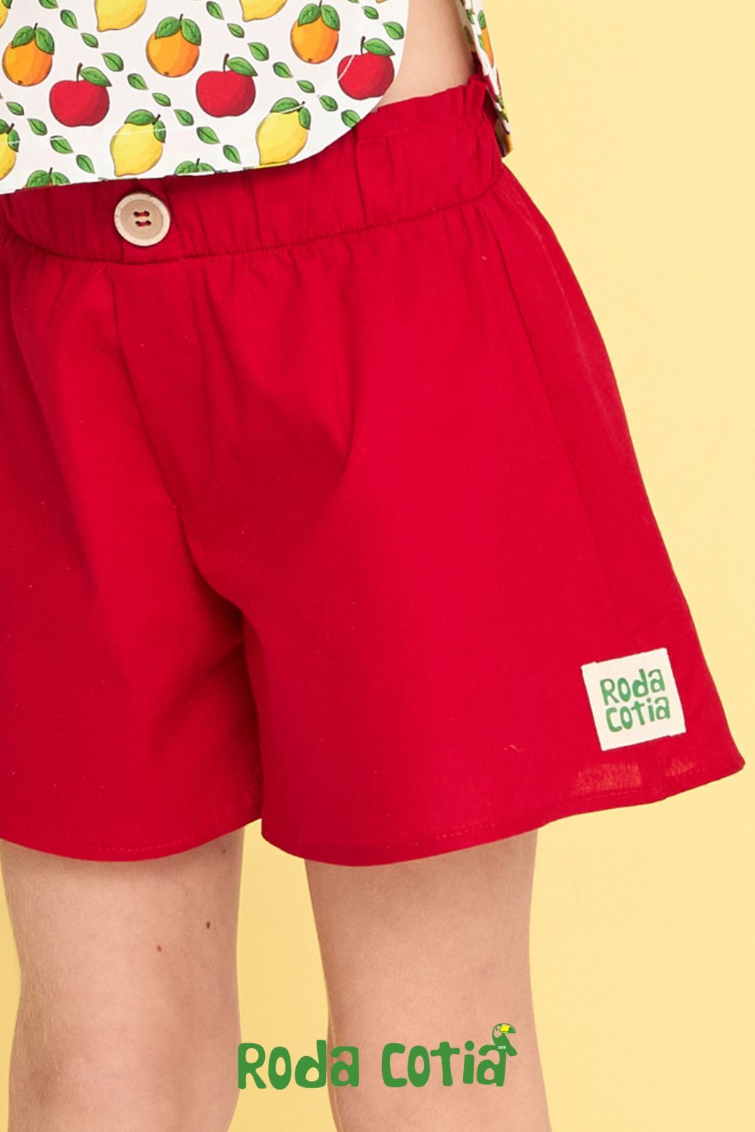 Conjunto blusa estampa de frutas e short liso