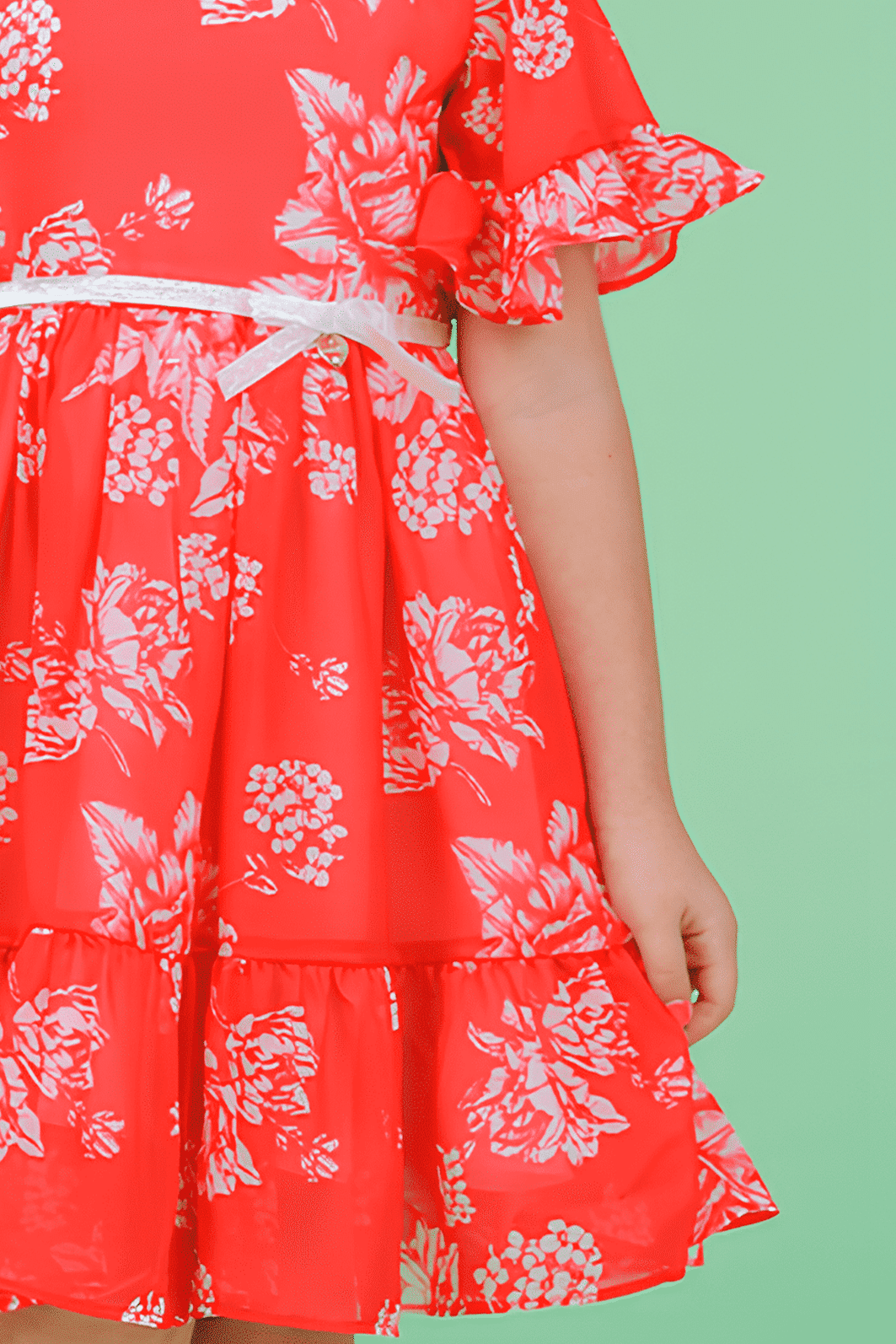 Vestido vermelho com flores brancas Vestido vermelho com flores brancas