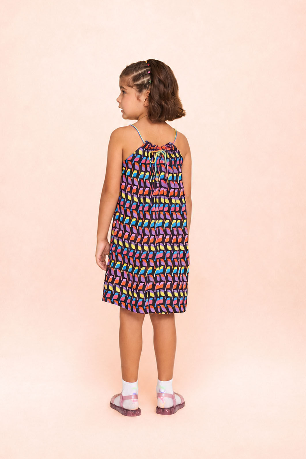 Vestido estampado com detalhe de cordão multicolorido Vestido estampado com detalhe de cordão multicolorido