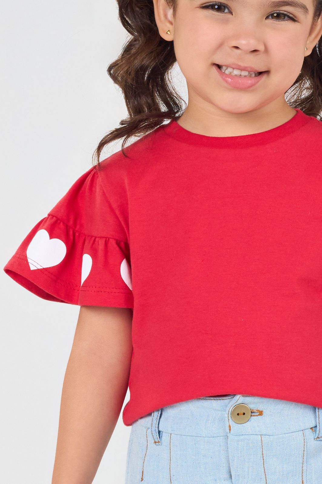 Conjunto blusa de malha e short saia de sarja