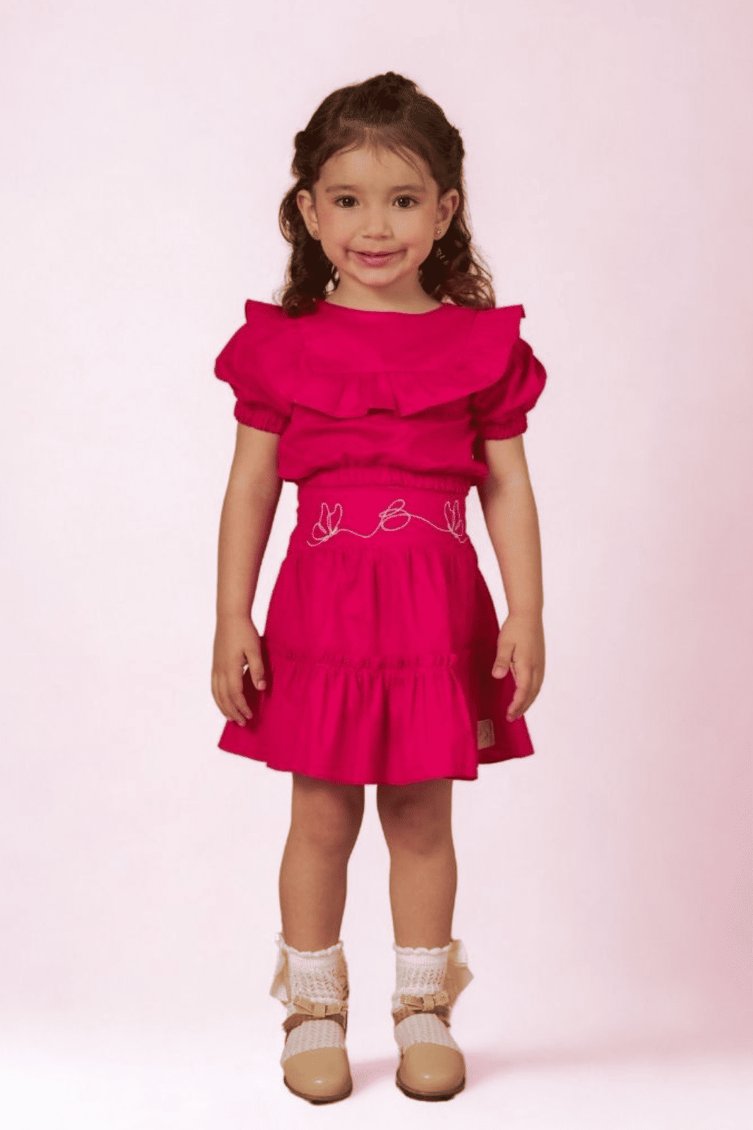 Conjunto de tricoline blusa e saia com pala bordada Conjunto de tricoline blusa e saia com pala bordada