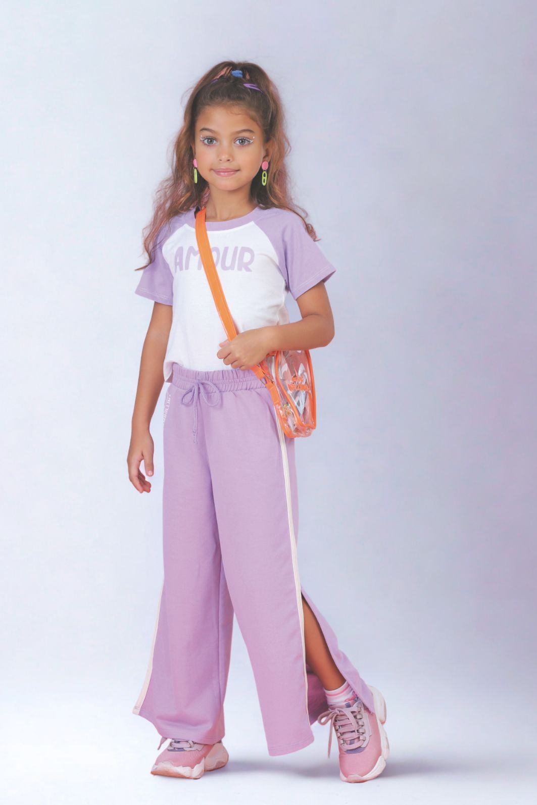 Calça de moletinho detalhe abertura na lateral Calça de moletinho detalhe abertura na lateral