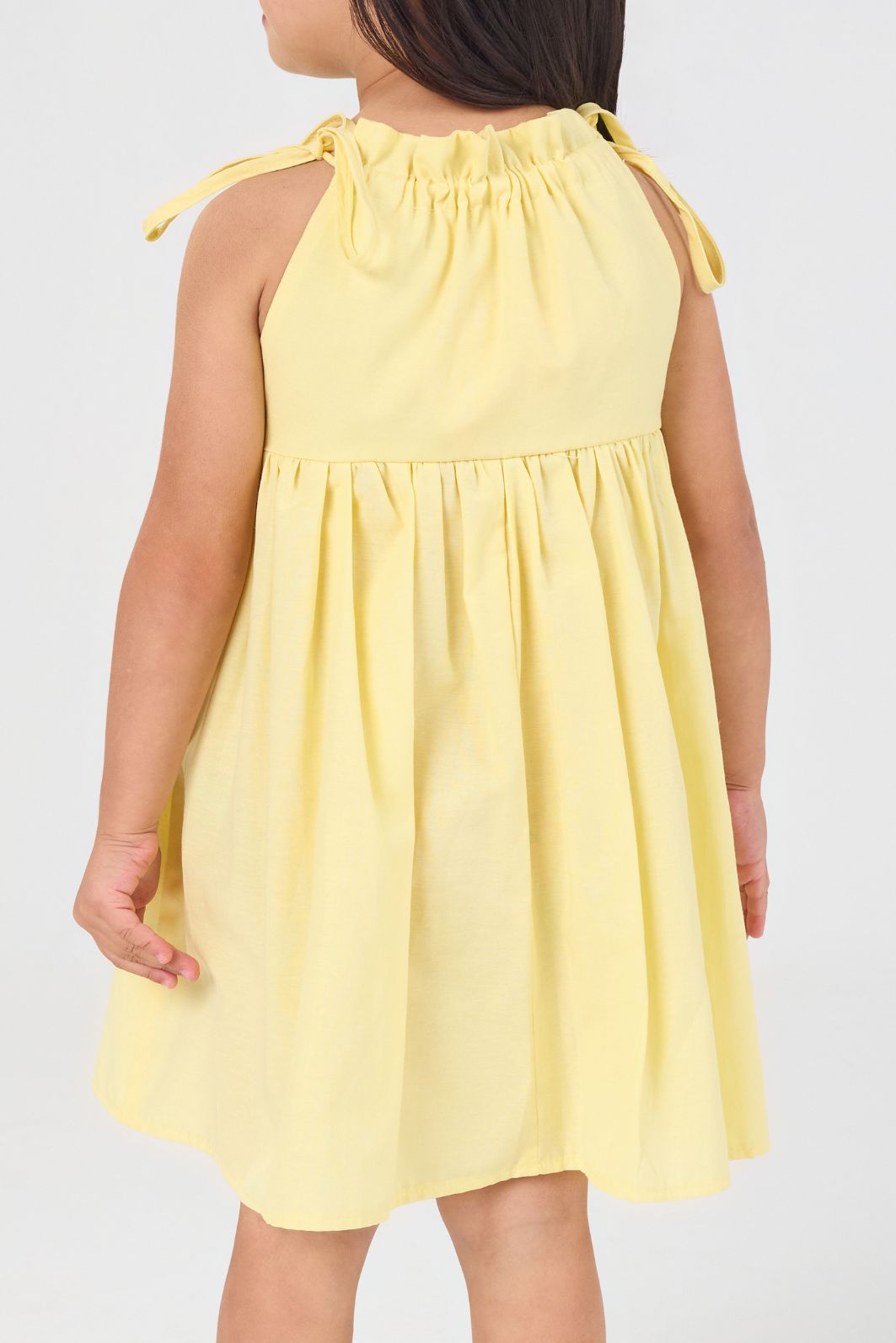 Vestido com detalhe de amarração Vestido com detalhe de amarração