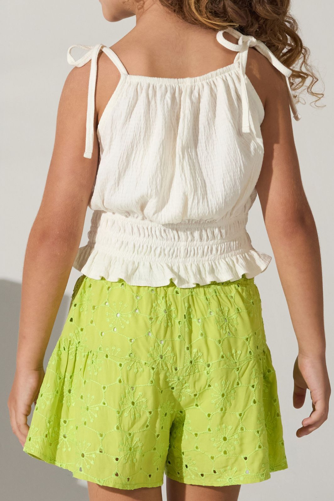 Conjunto blusa de malha trabalhada e short de lasie