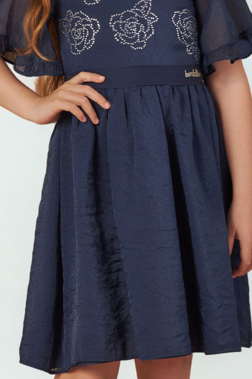 Vestido com aplicação de flores em strass Vestido com aplicação de flores em strass