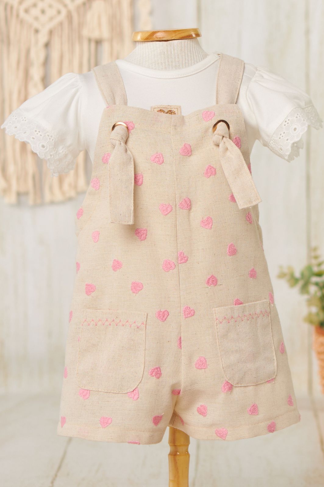 Conjunto jardineira de corações e body