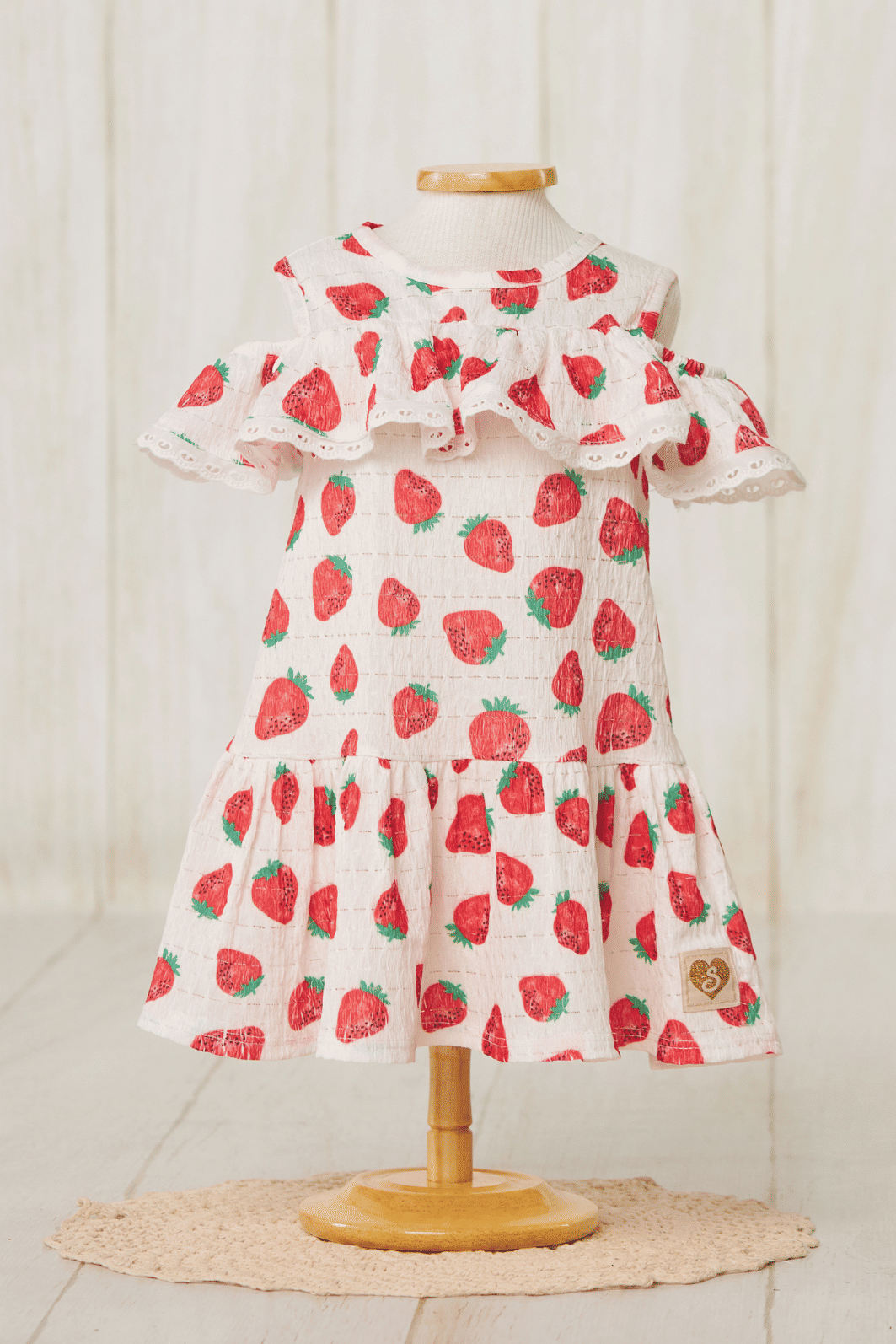 Vestido de malha com estampa de morangos