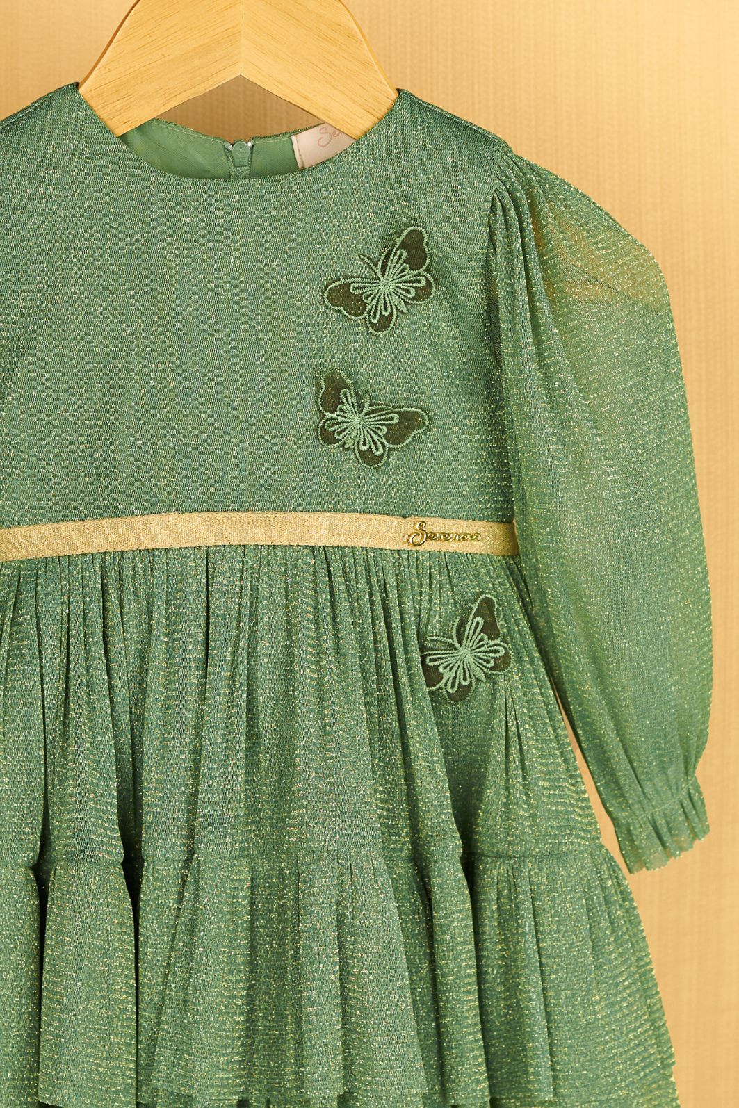 Vestido de tule lux com aplicações de borboletas