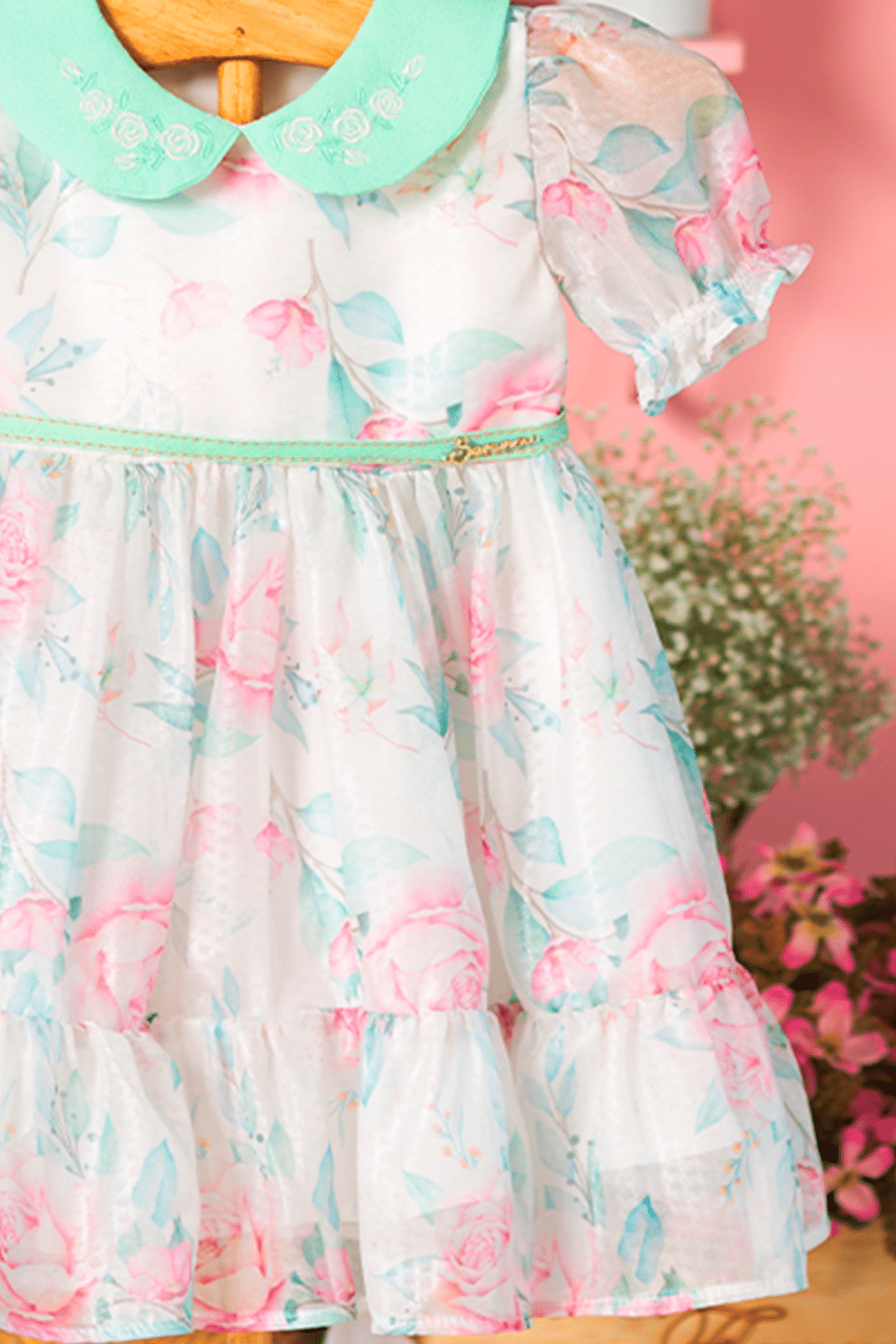 Vestido de organza floral com transparência Vestido de organza floral com transparência