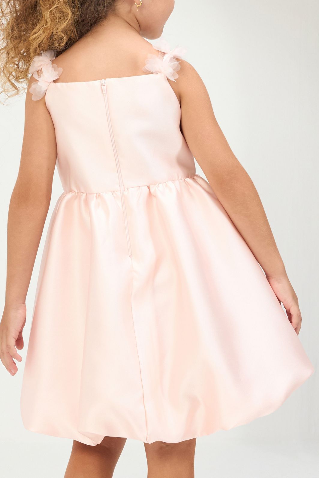 Vestido balonê com aplique nas alças Vestido balonê com aplique nas alças