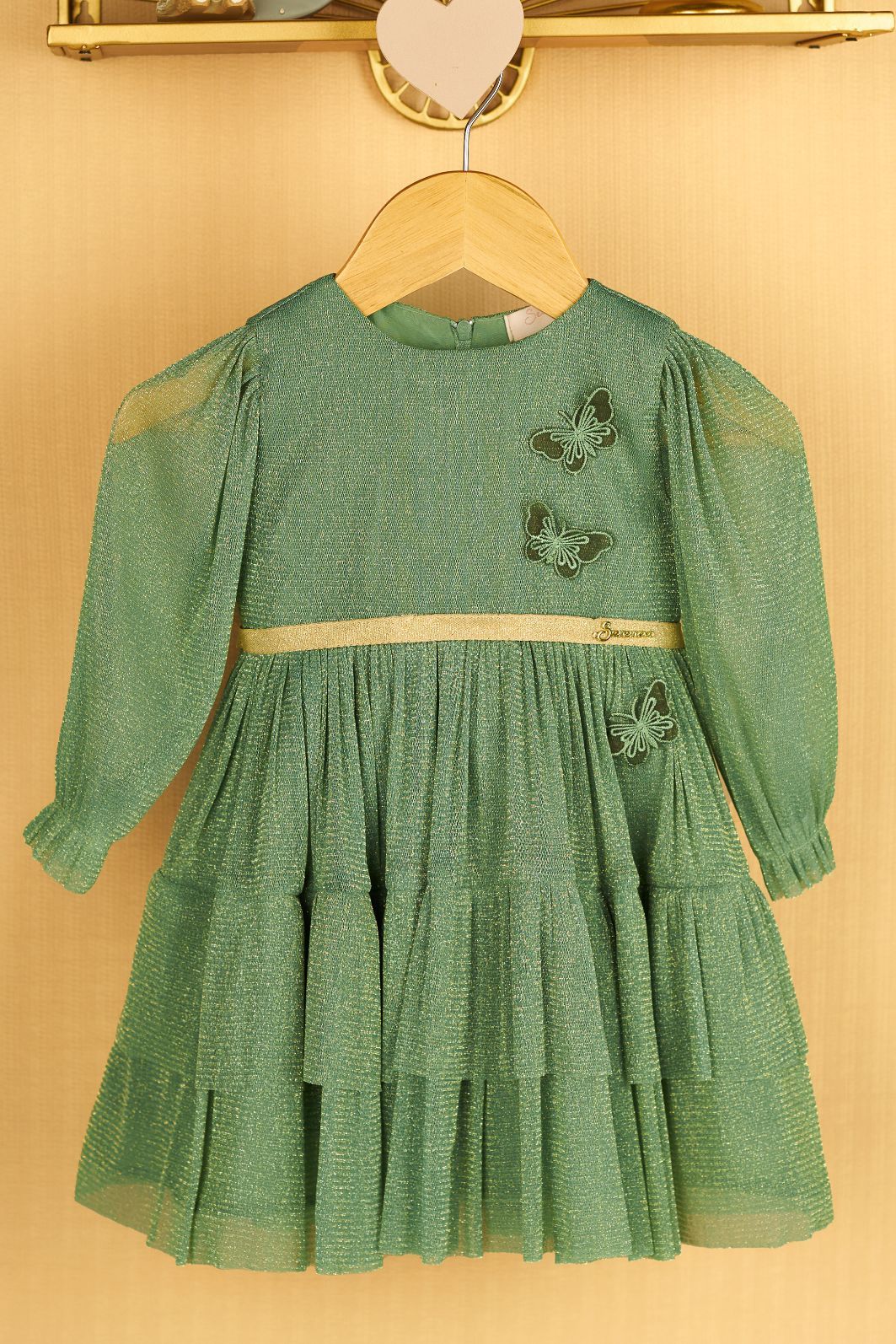 Vestido de tule lux com aplicações de borboletas