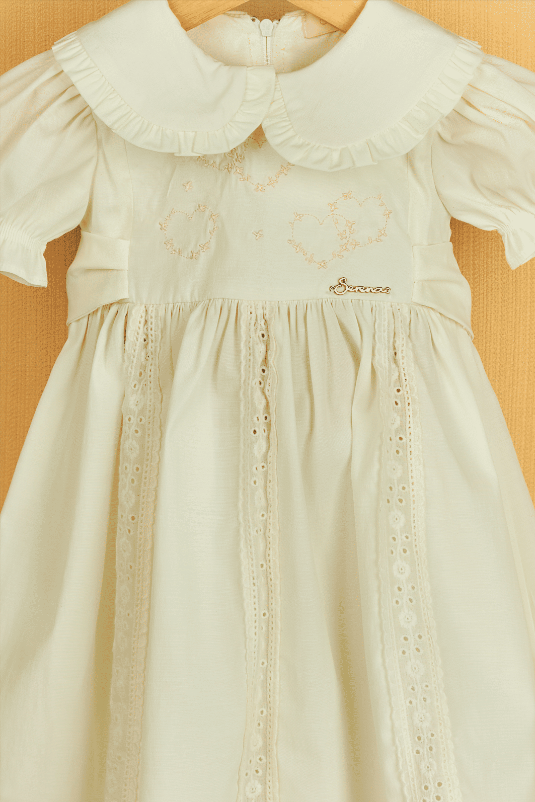 Vestido de tricoline com bordado