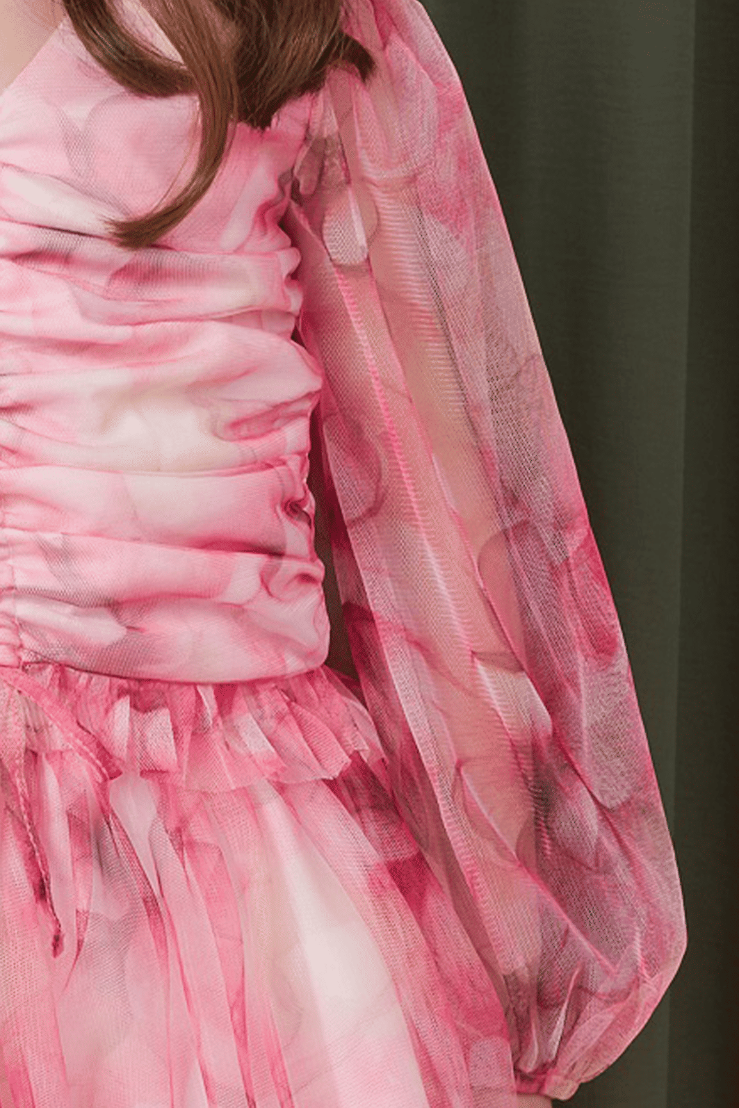 Conjunto blusa e saia com estampa de flores Conjunto blusa e saia com estampa de flores