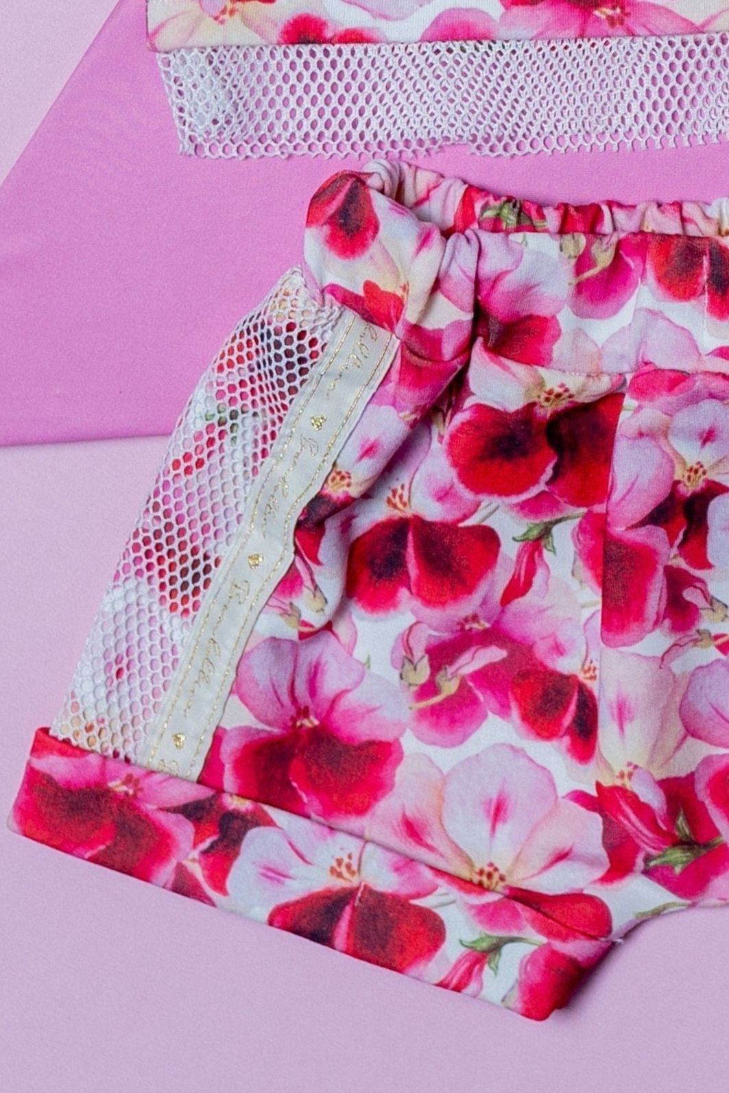 Conjunto blusa e shorts estampa floral Conjunto blusa e shorts estampa floral