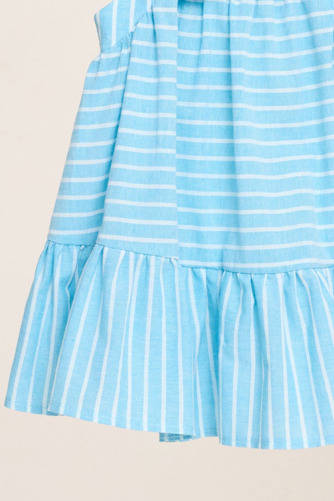 Vestido listrado com detalhe de laço frontal