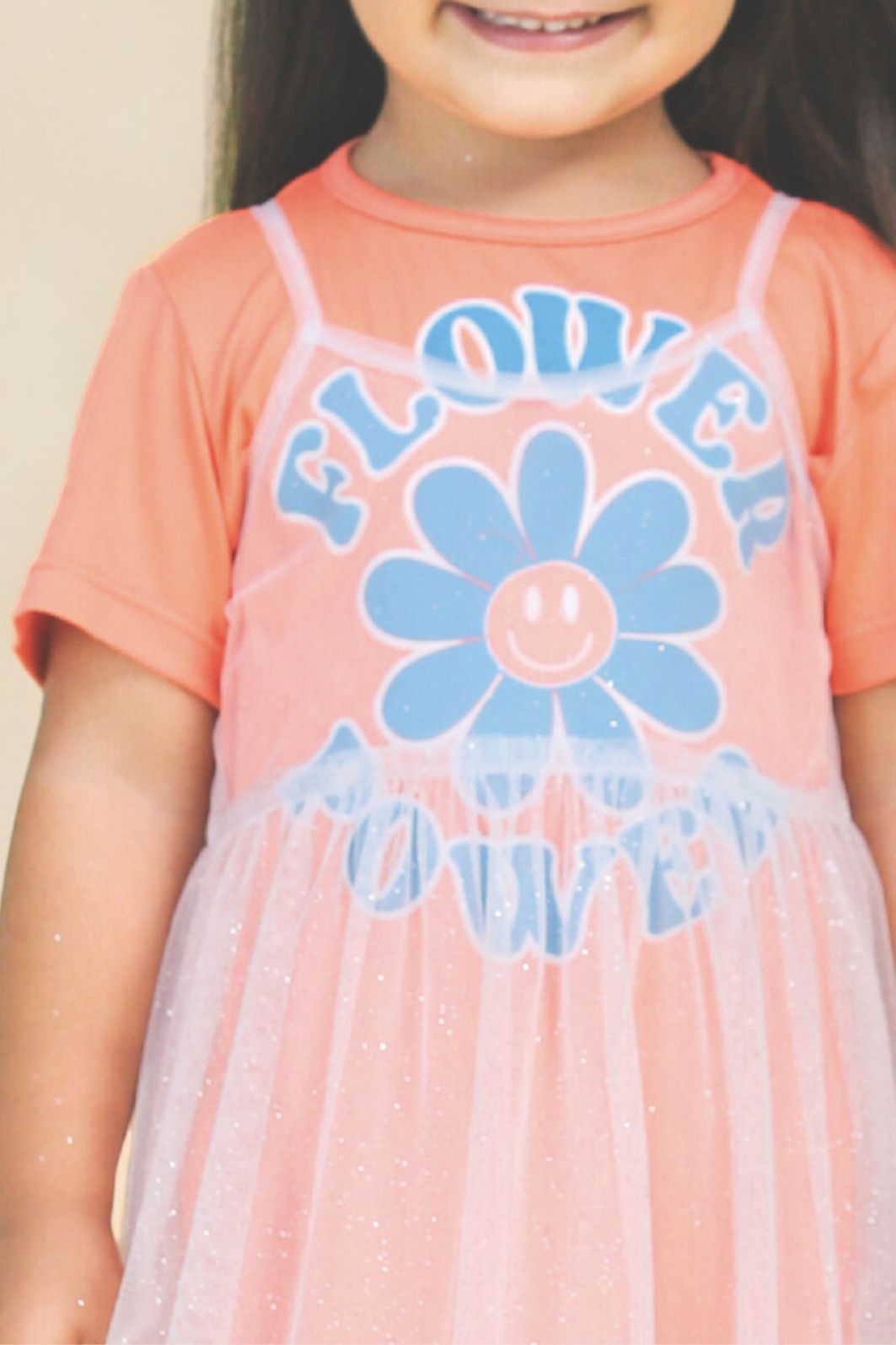 Conjunto vestido estampado de malha com sobreposição de tule glitter Conjunto vestido estampado de malha com sobreposição de tule glitter