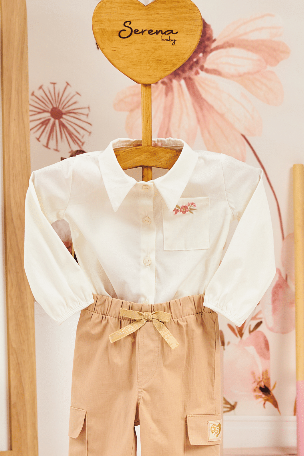 Body de tricoline com bolso bordado Body de tricoline com bolso bordado