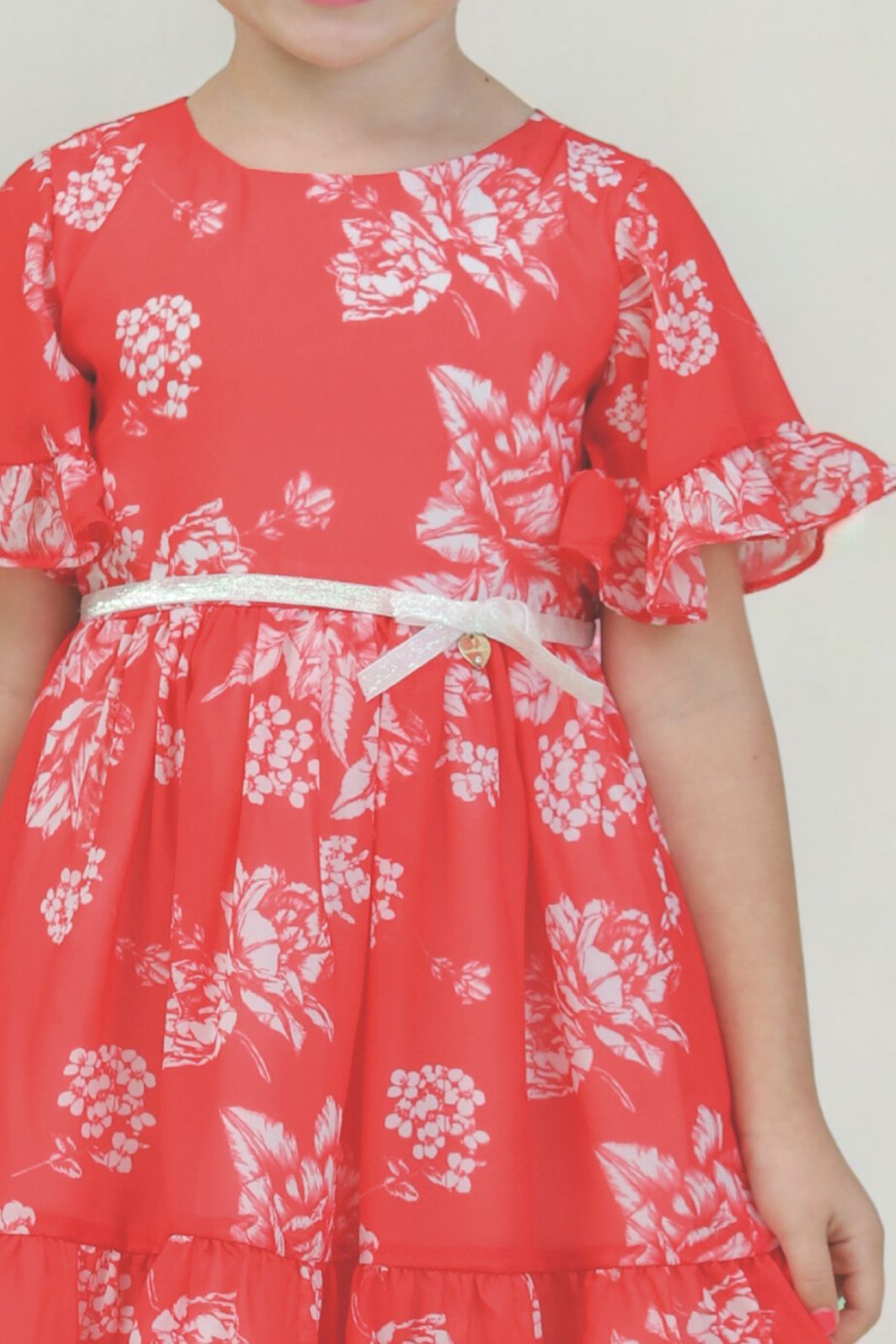 Vestido vermelho com flores brancas Vestido vermelho com flores brancas