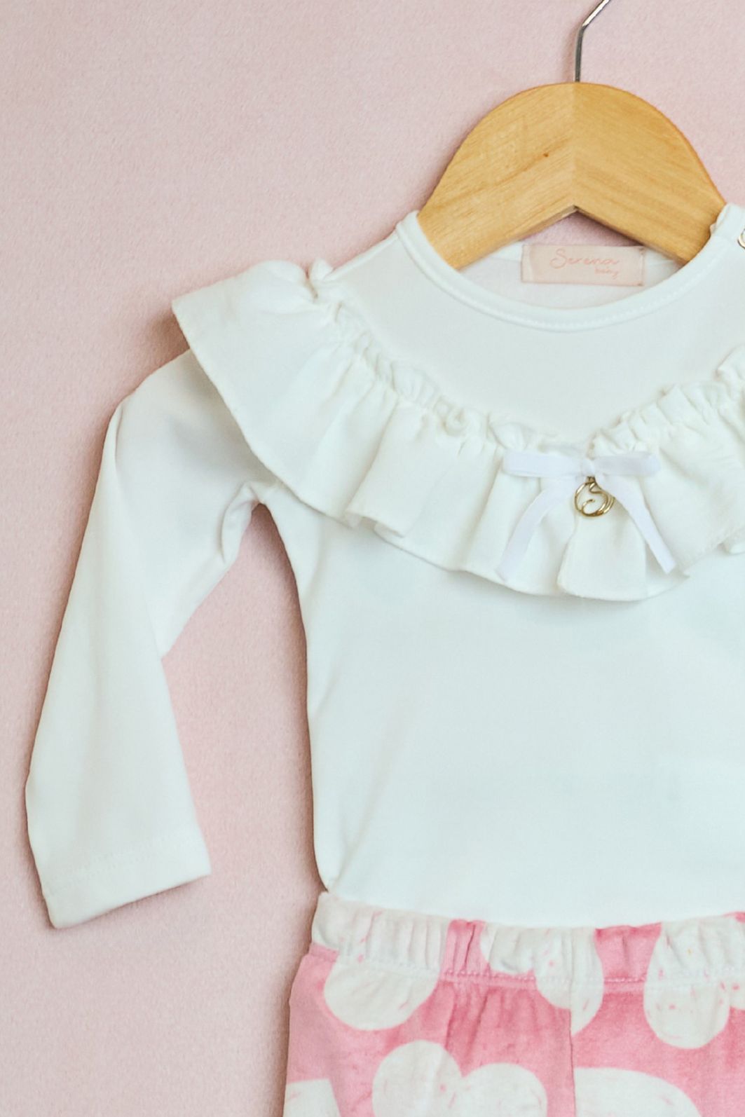 Conjunto body de malha e calça estampa de corações