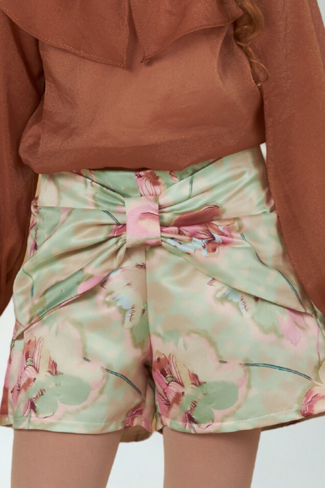 Conjunto blusa de organza e short de cetim bucol estampado