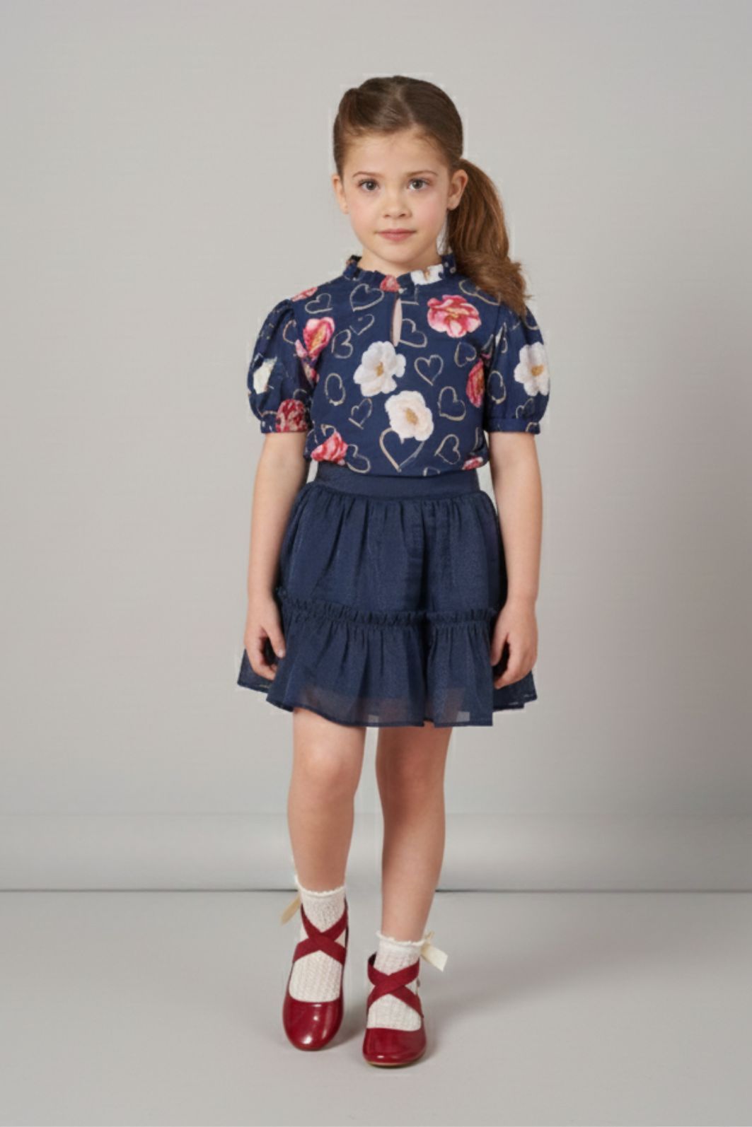 Conjunto blusa manga curta de crepe estampada e saia de organza Conjunto blusa manga curta de crepe estampada e saia de organza