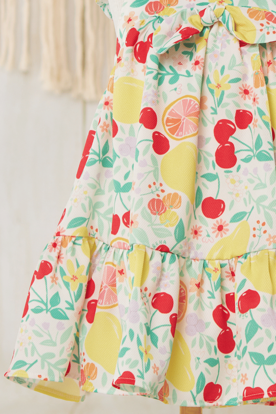 Vestido estampa de frutas coloridas