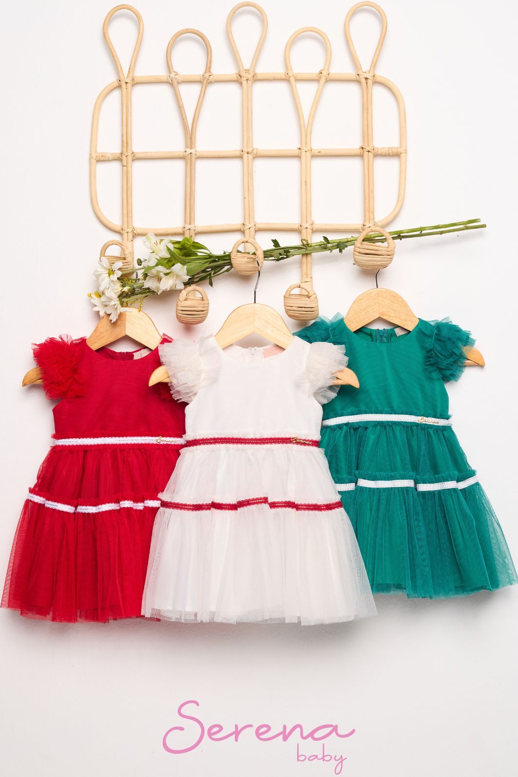 Vestido de tule com fitas e babados Vestido de tule com fitas e babados