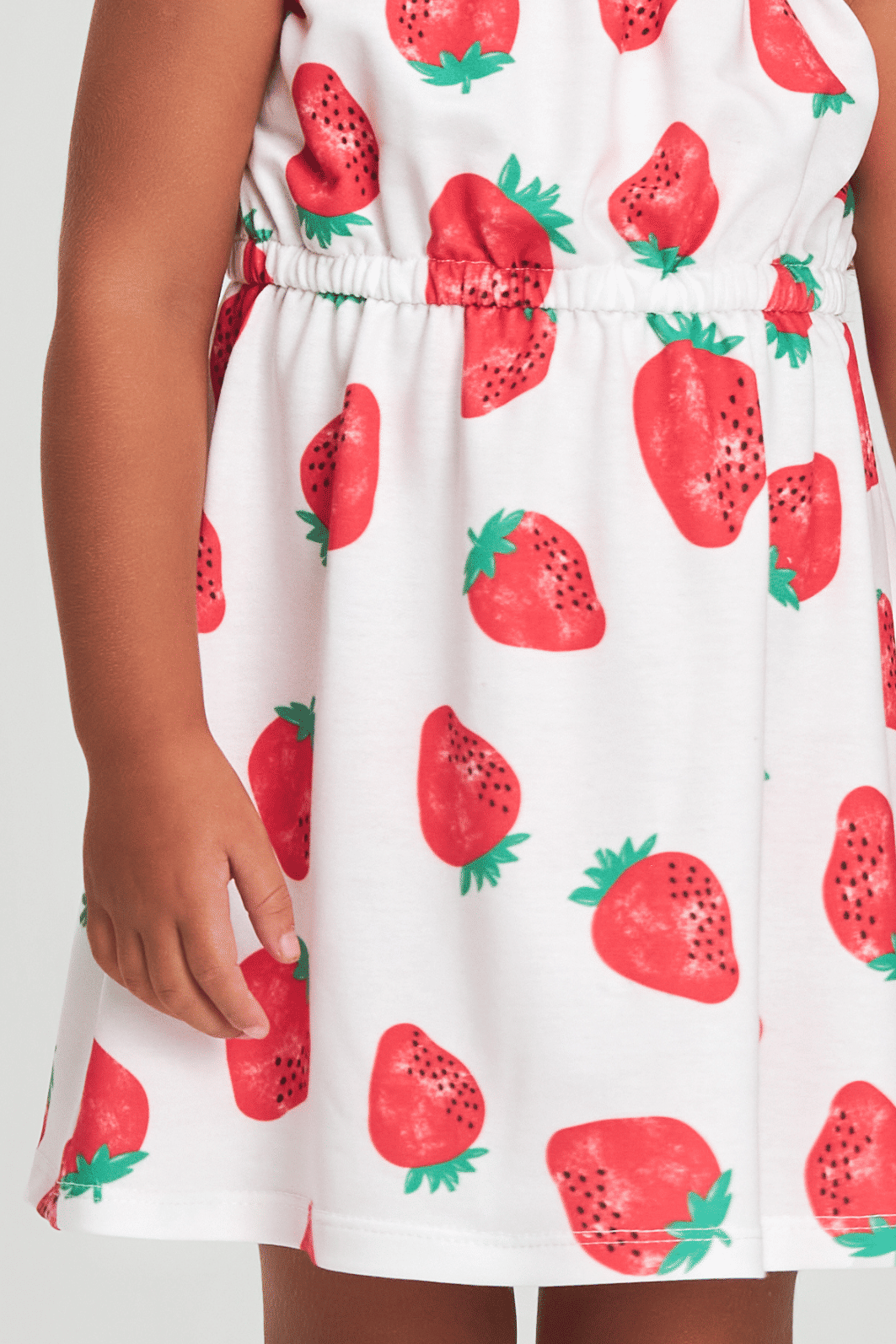 Vestido de moletinho com estampa de morangos Vestido de moletinho com estampa de morangos