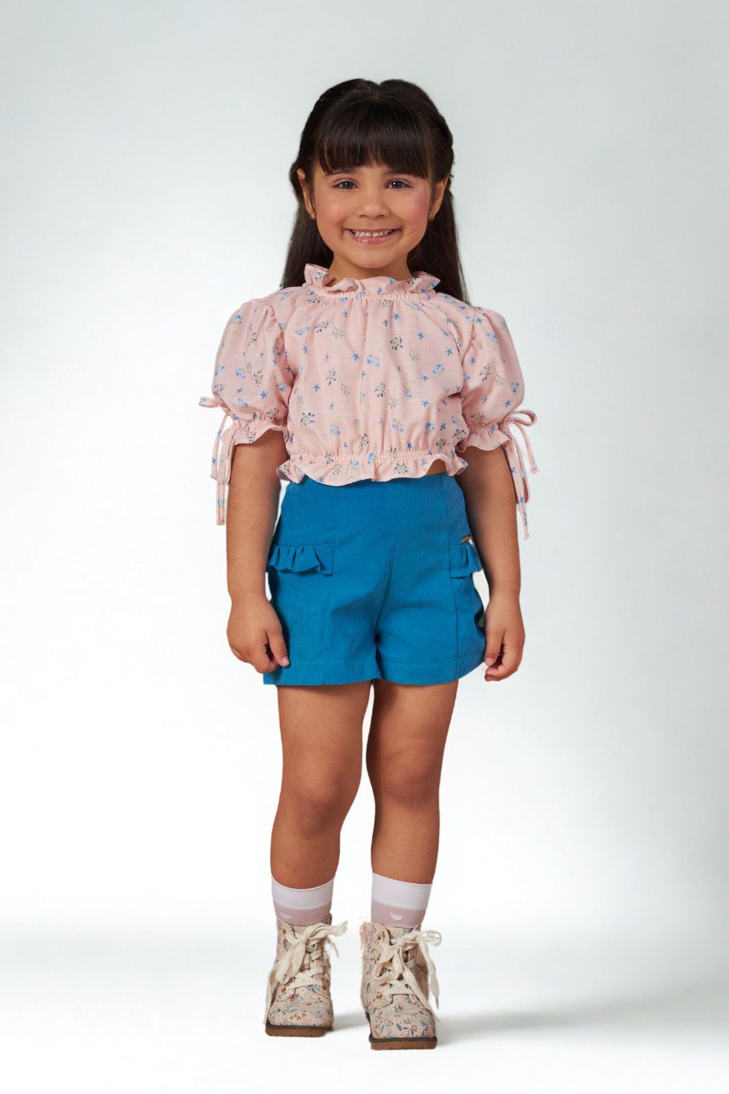 Conjunto blusa estampada e short det. babadinho no bolso