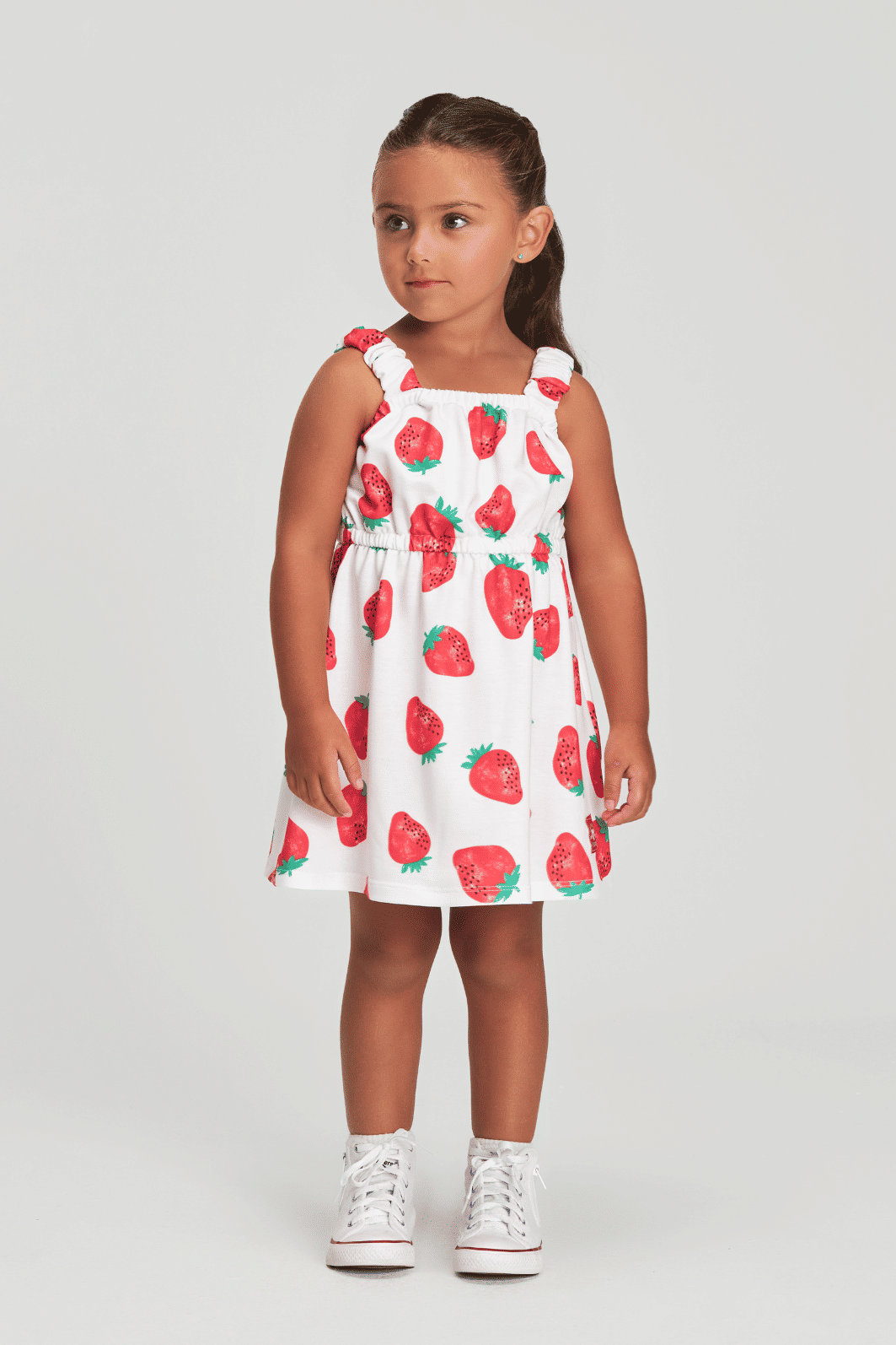 Vestido de moletinho com estampa de morangos Vestido de moletinho com estampa de morangos