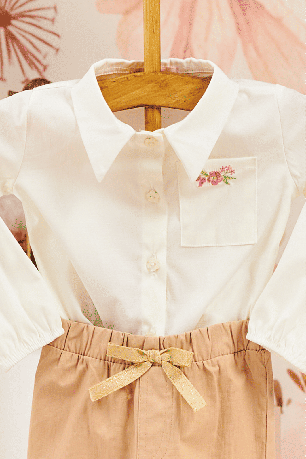 Body de tricoline com bolso bordado Body de tricoline com bolso bordado