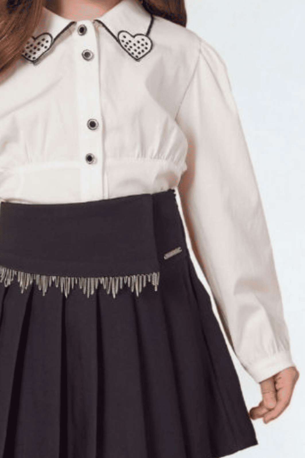 Camisa off-white com bordado de coração