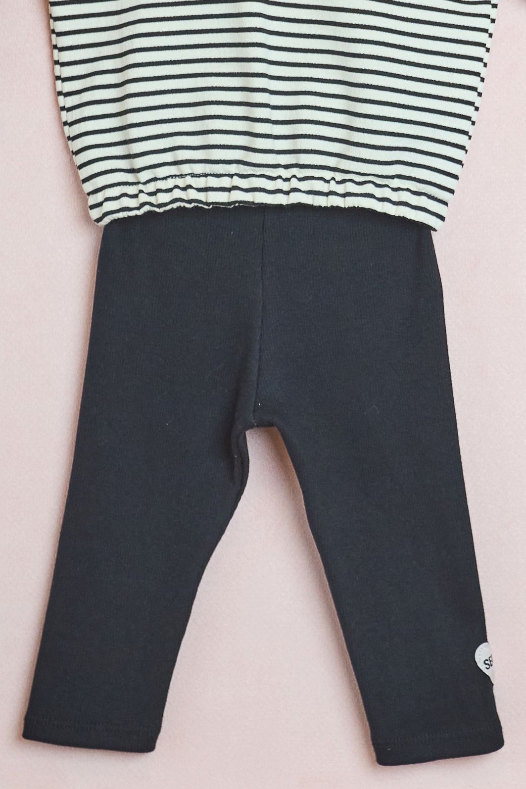 Conjunto moletom listrado e legging Conjunto moletom listrado e legging