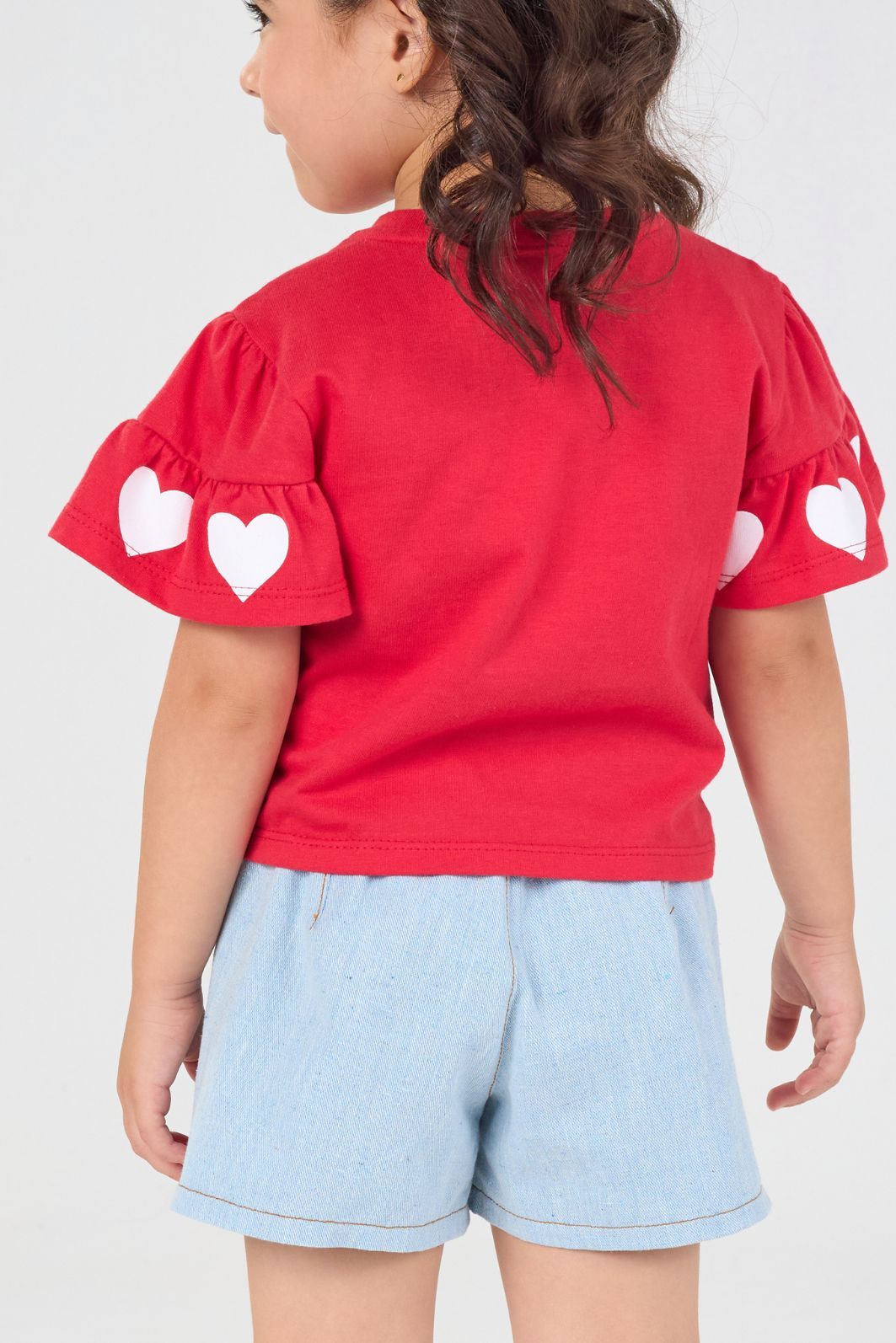 Conjunto blusa de malha e short saia de sarja