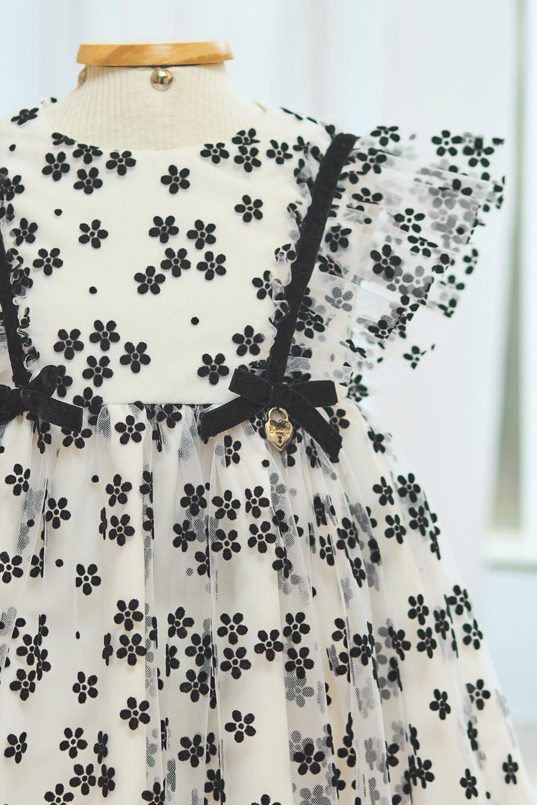 Vestido baby de tule com flores Vestido baby de tule com flores