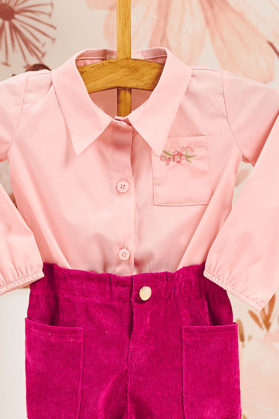 Body de tricoline com bolso bordado Body de tricoline com bolso bordado