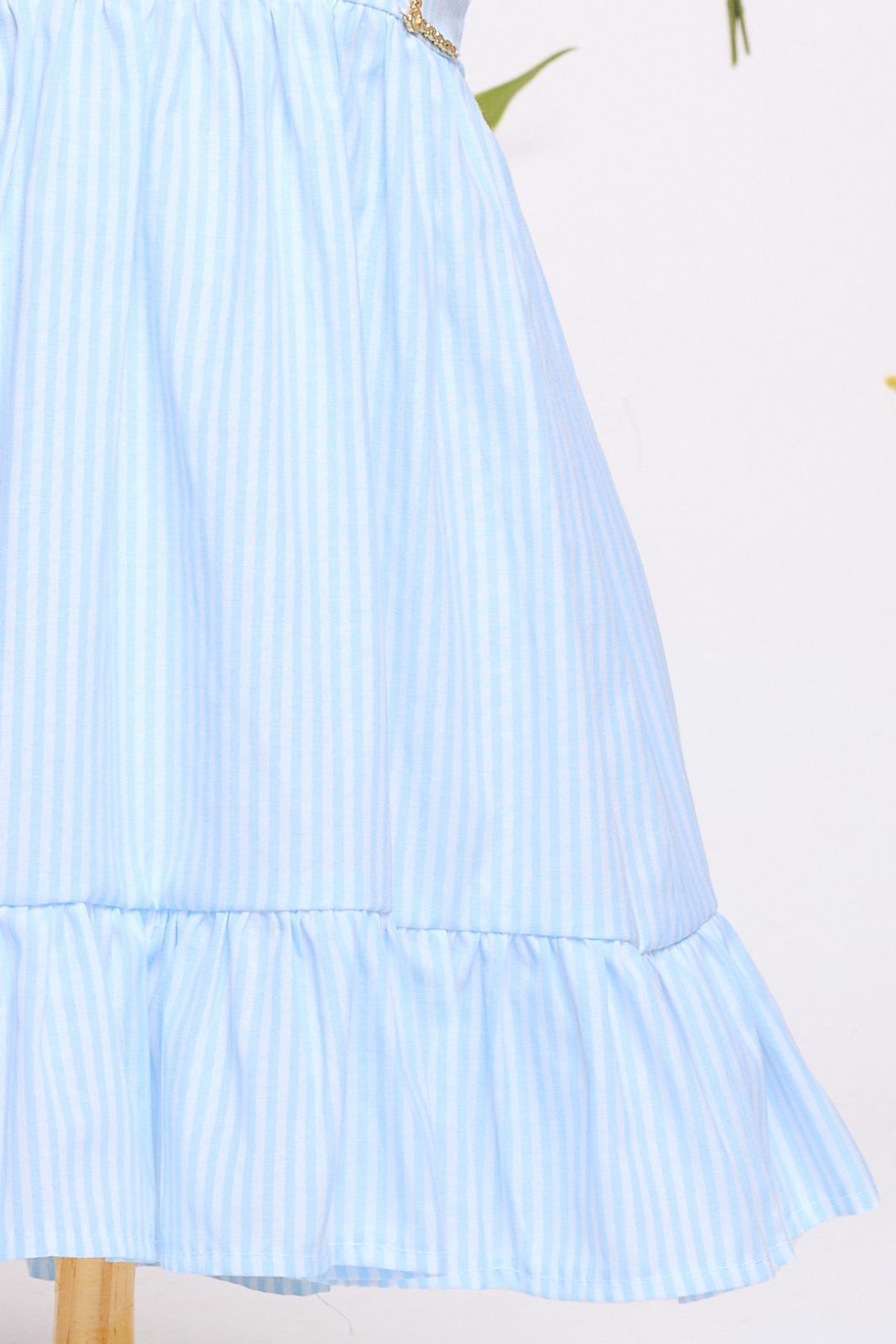 Vestido listrado com gola