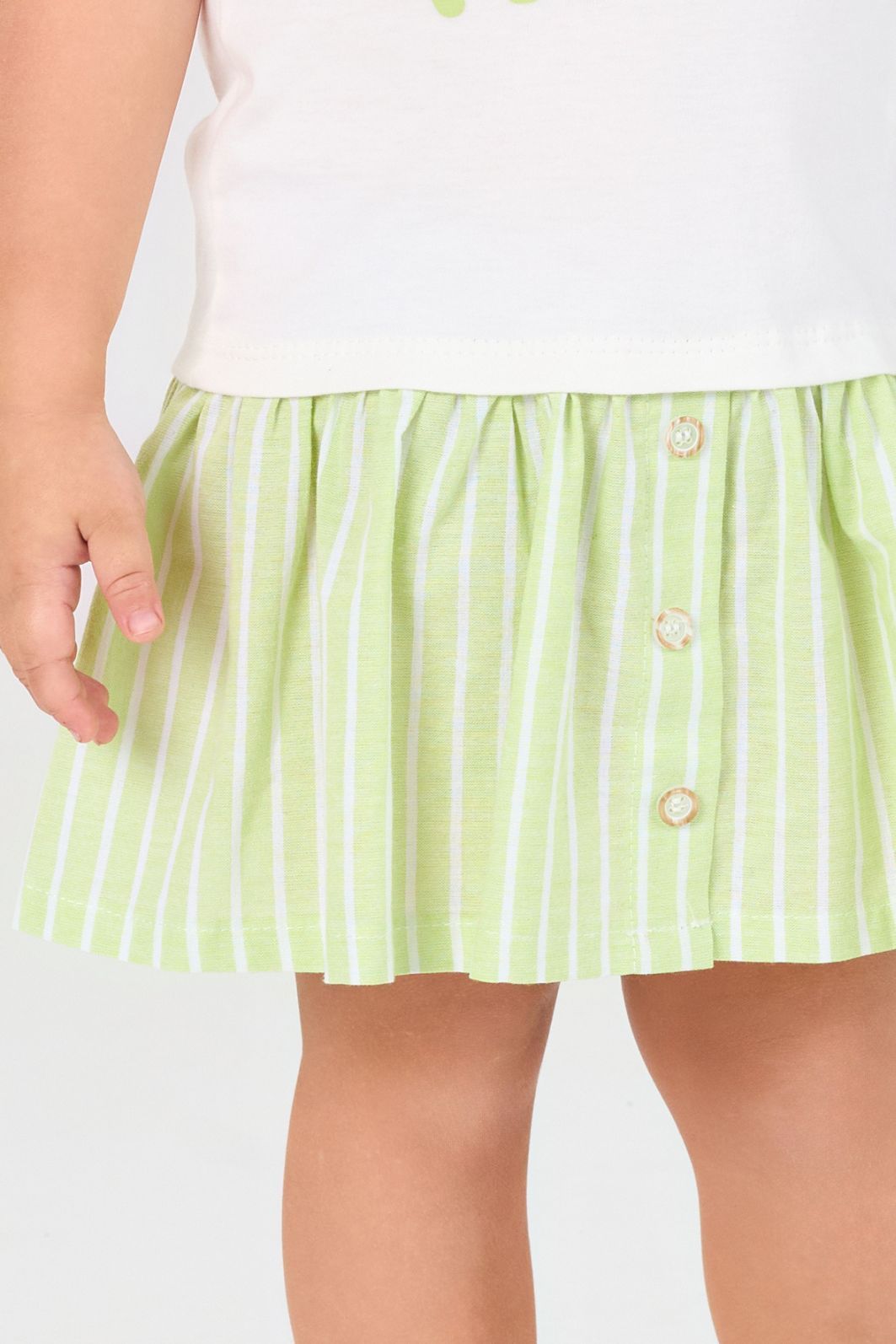 Vestido com silk detalhe de flores em crochê