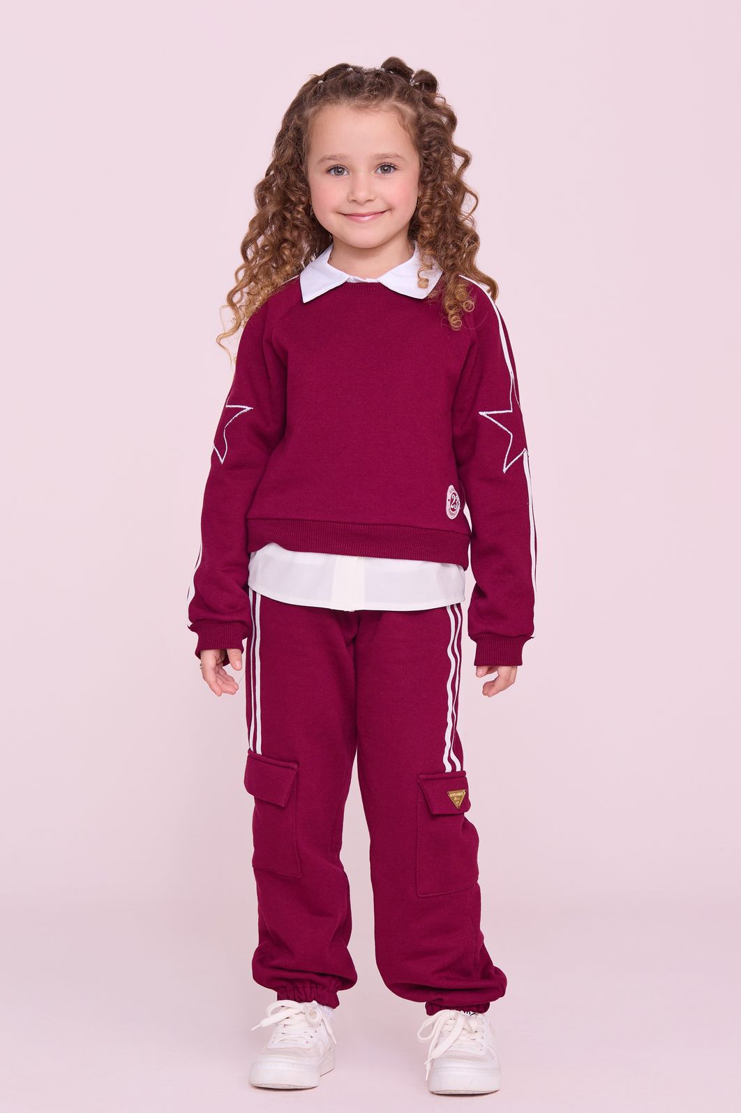 Blusa Moletom Com Bordados De Estrela Nas Mangas Blusa Moletom Com Bordados De Estrela Nas Mangas