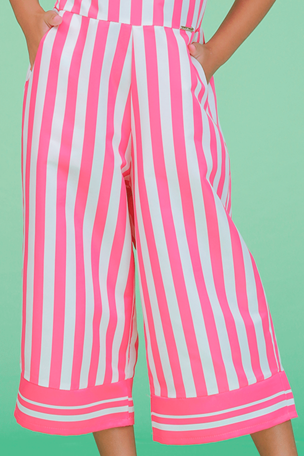 Macacão pantacourt listrado Macacão pantacourt listrado