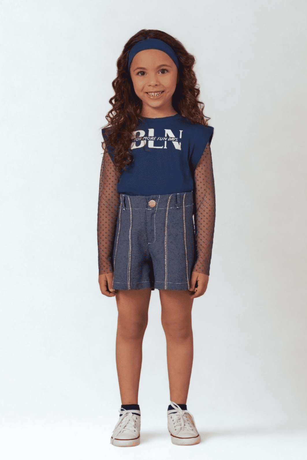 Short jeans com strass