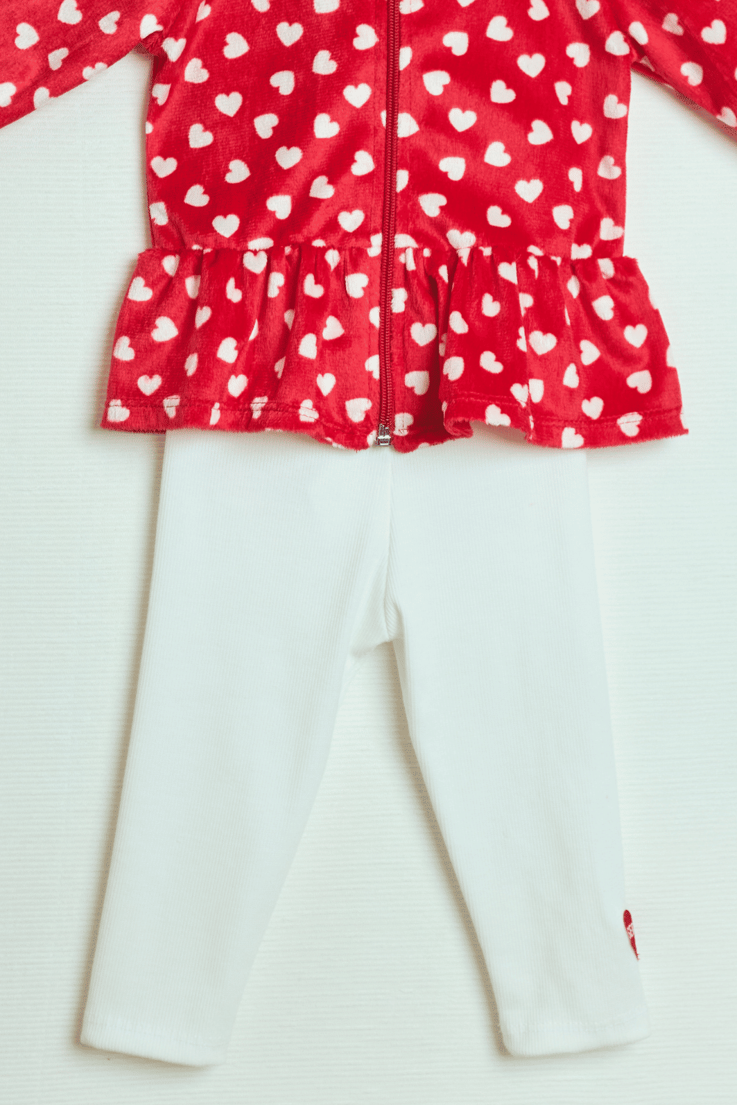 Conjunto jaqueta de corações e legging de ribana