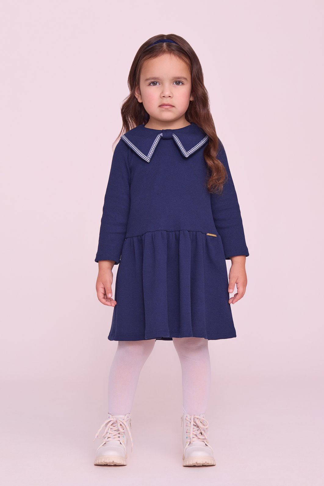 Vestido Com Gola Em Formato De Laço Vestido Com Gola Em Formato De Laço
