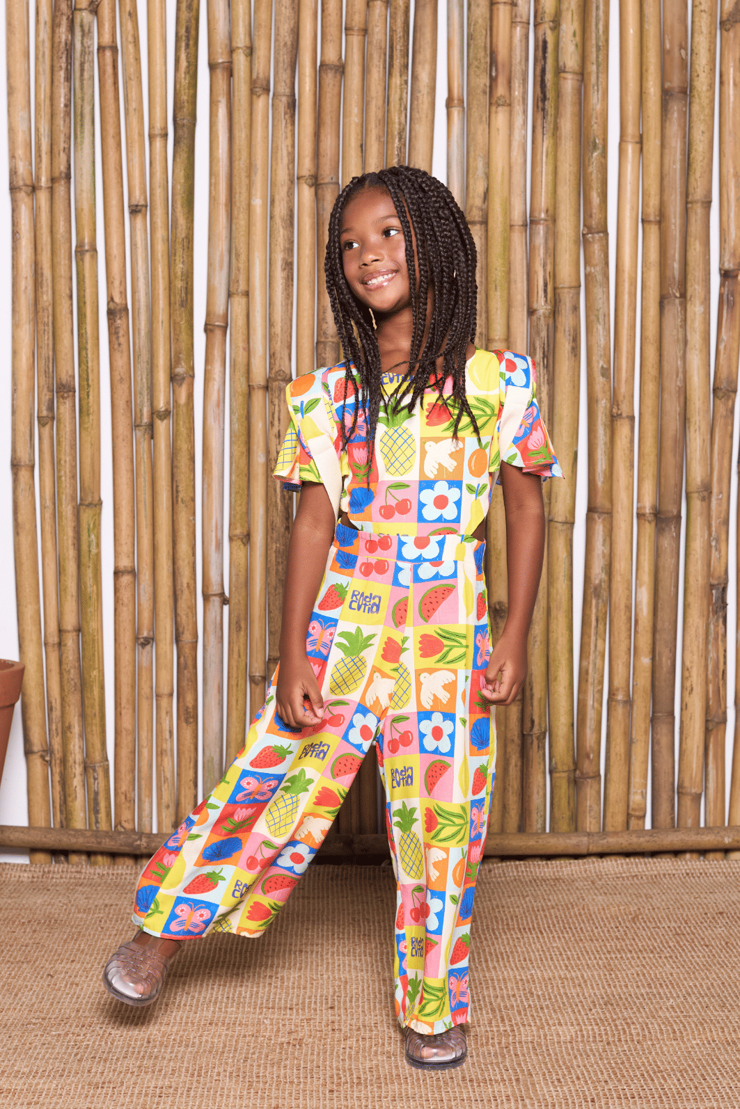 Macacão estampa com abertura na lateral Macacão estampa com abertura na lateral