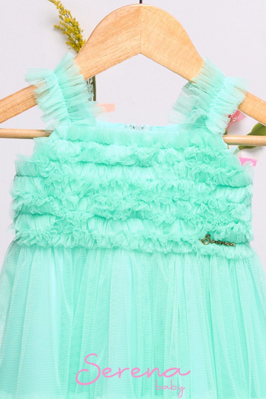 Vestido de tule com babados no peito Vestido de tule com babados no peito