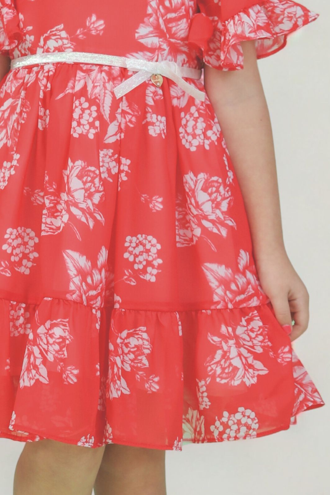 Vestido vermelho com flores brancas Vestido vermelho com flores brancas