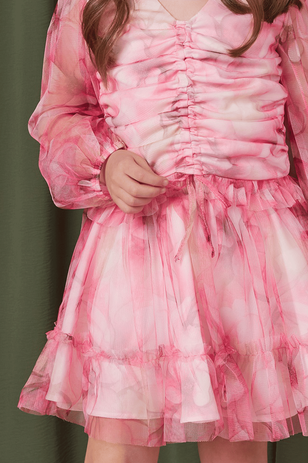 Conjunto blusa e saia com estampa de flores Conjunto blusa e saia com estampa de flores